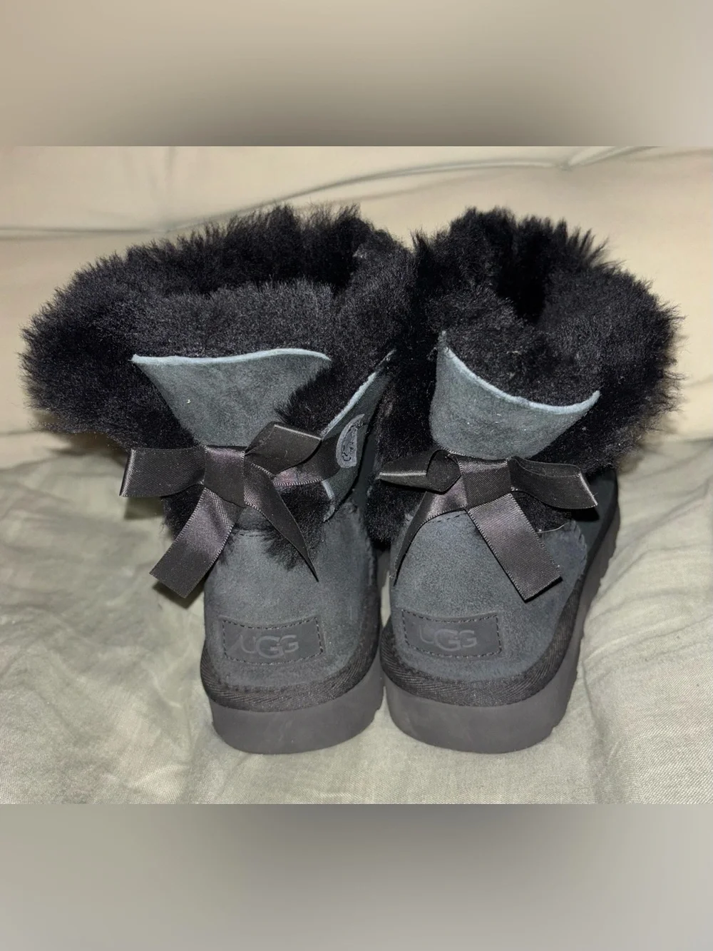 UGG Bailey Bow II Boots Black Sheepskin Satin Bow Women’s Size 7